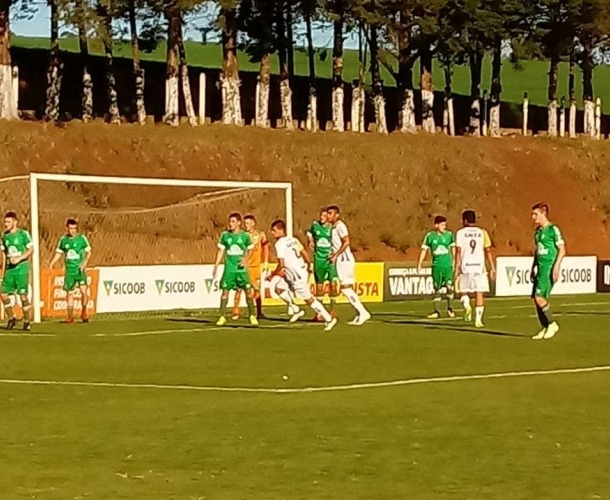 Sub-15 empata e Sub-17 garante vitória