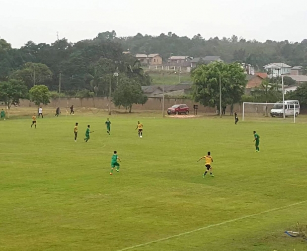 Sub-15 empata em jogo-treino no CT