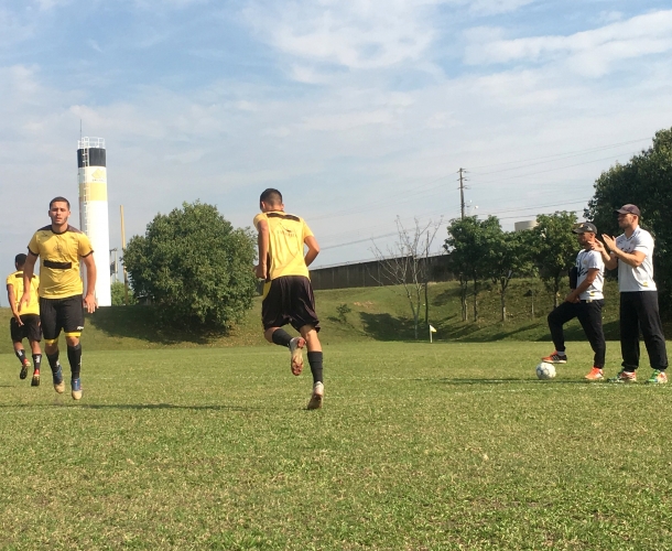 Sub-15 recebe equipe japonesa para jogo-treino