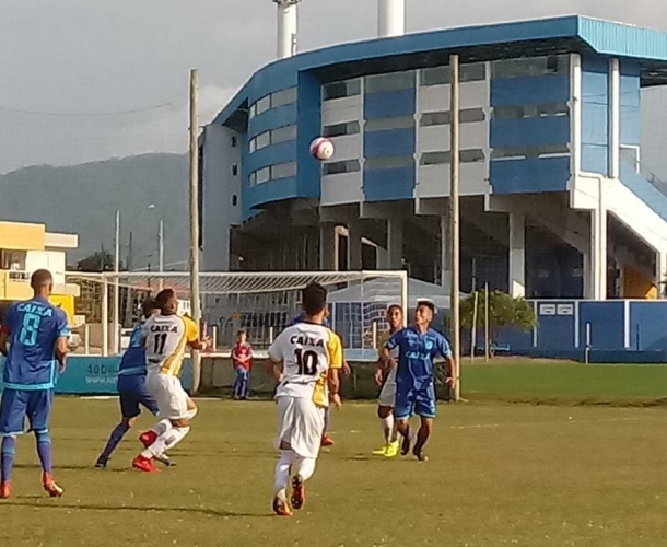 Sub-15 vence e Sub-17 empata