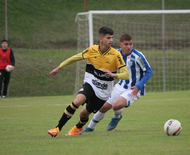 Sub-15 vence e Sub-17 tem resultado negativo 