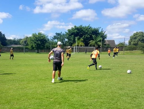 Sub-17 e Sub-19 enfrentam equipe do Paraguai em jogos-treino