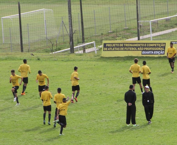 Sub-17 faz primeiro jogo da final