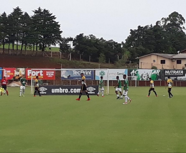Sub-17 perde jogo de ida da semifinal