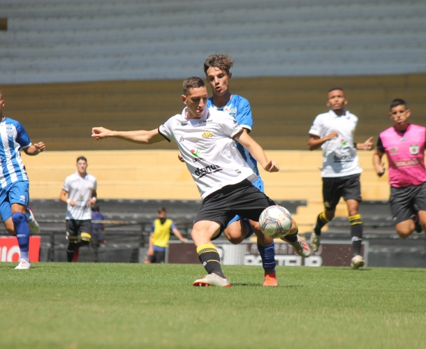 Sub-17 tem resultado negativo na ida da final