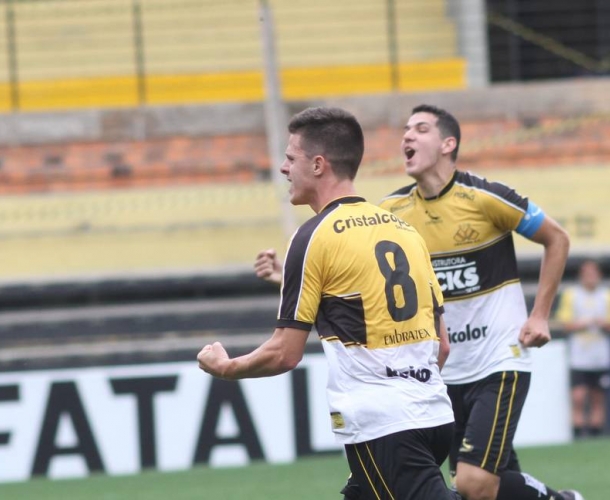 Sub-20 bate o Goiás no Majestoso