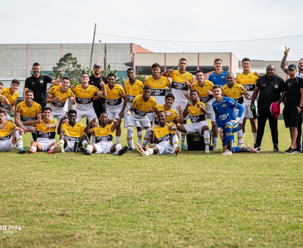 Sub-20 goleia o Figueirense no Cambirela e segue líder
