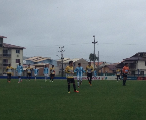Sub-20 sofre derrota em Florianópolis