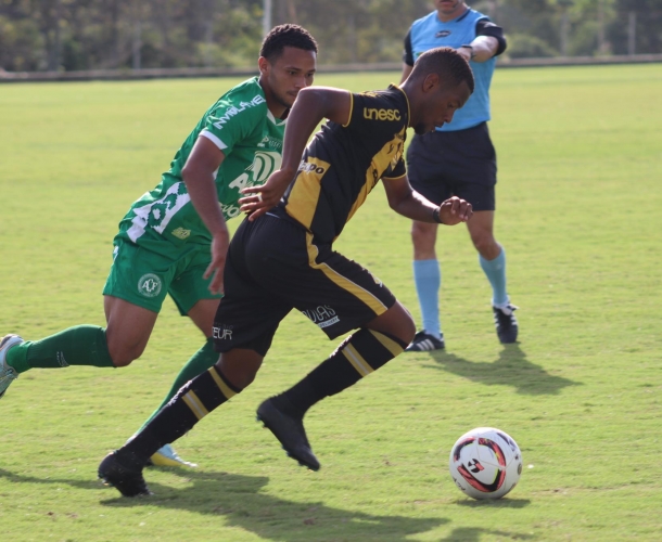 Sub-20 vence a Chapecoense e assume a liderança