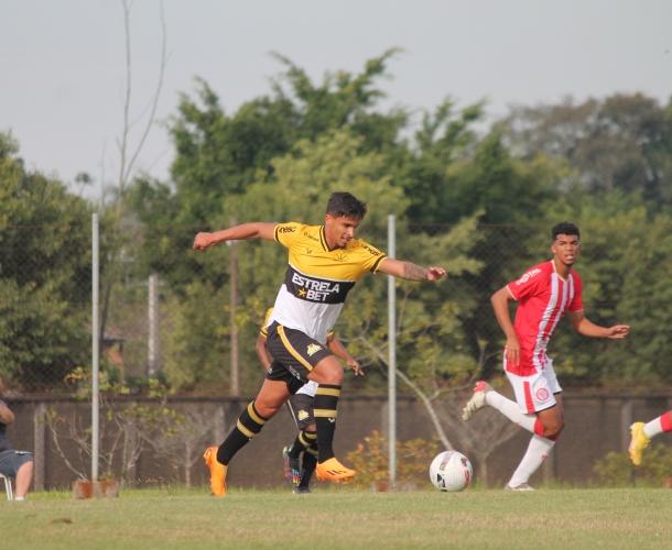 Sub-20 vence e fecha o primeiro turno invicto na liderança