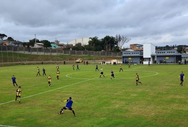 Sub-20 vence jogo-treino no CT