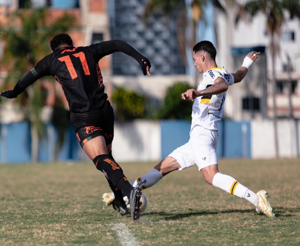Sub-20 vence o Camboriú fora de casa e segue líder