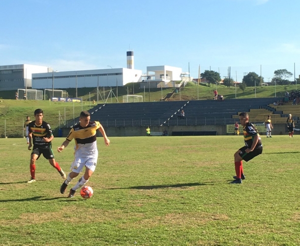 Sub-15 e Sub-17 enfrentam o Metropolitano no CT