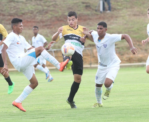 Sub-16 empata com o Avaí no CT