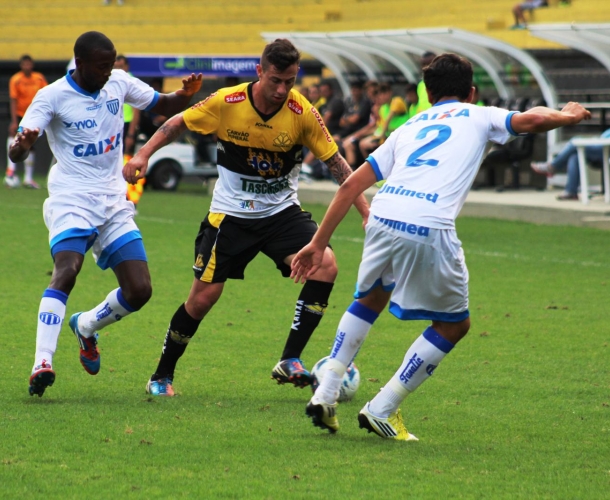 Sub-20 perde, mas garante vaga na final do estadual