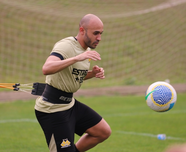 Tarde com treino físico e técnico no CT