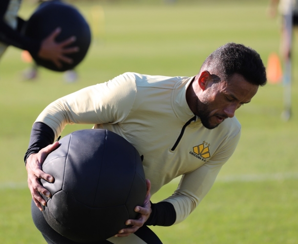 Tarde de trabalho técnico e de força