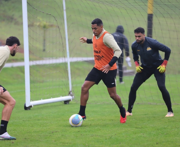Tarde de treinamento físico e técnico