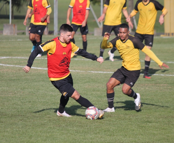 Tarde de treino coletivo contra o Sub-20