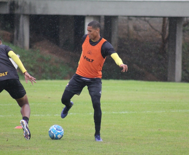 Tarde de treino tático no CT