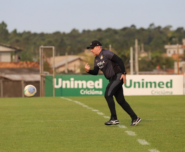 Tencati comanda atividade técnica e tática