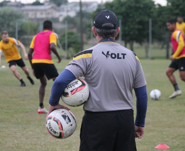 Tencati comanda trabalho técnico e tático 