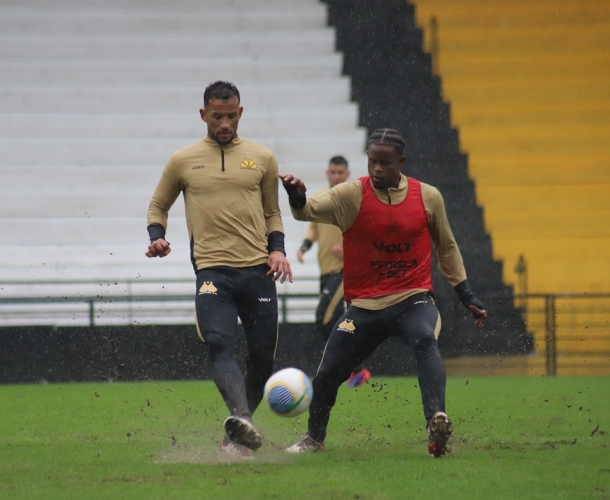 Tencati comanda treino tático no Majestoso