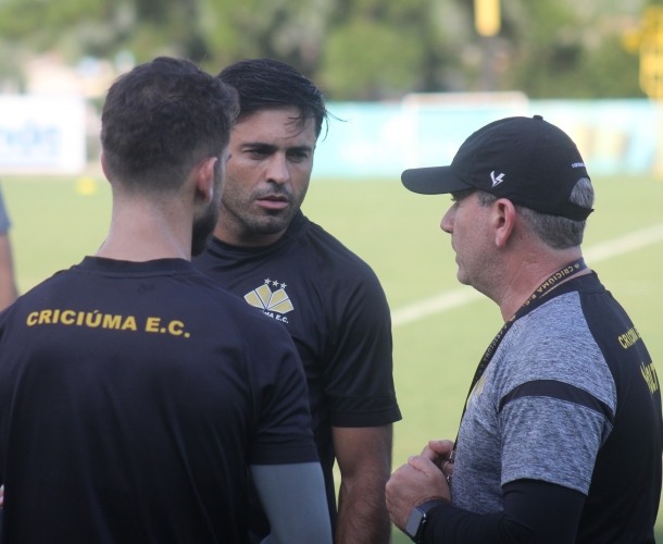 Tencati faz treinamento técnico e tático 