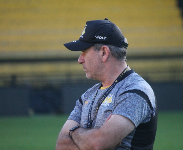 Tencati faz treino tático no Majestoso