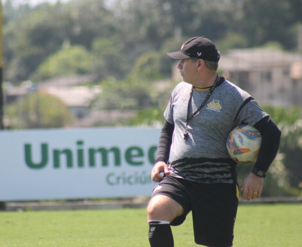 Tencati faz treino tático objetivando as quartas 