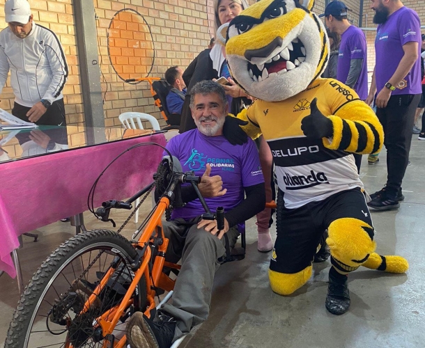Tigrão participa do Projeto Pernas Solidárias