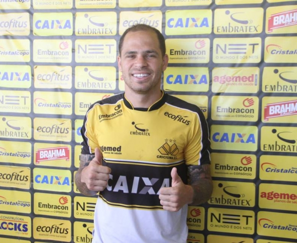 Tigre apresenta atacante Silvinho