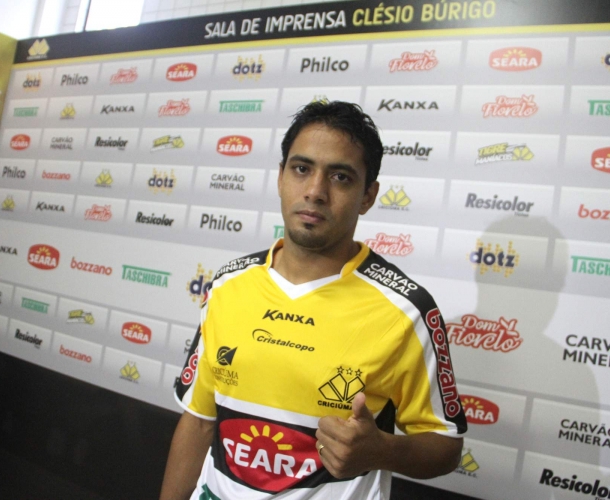 Tigre apresenta Leandro Brasília