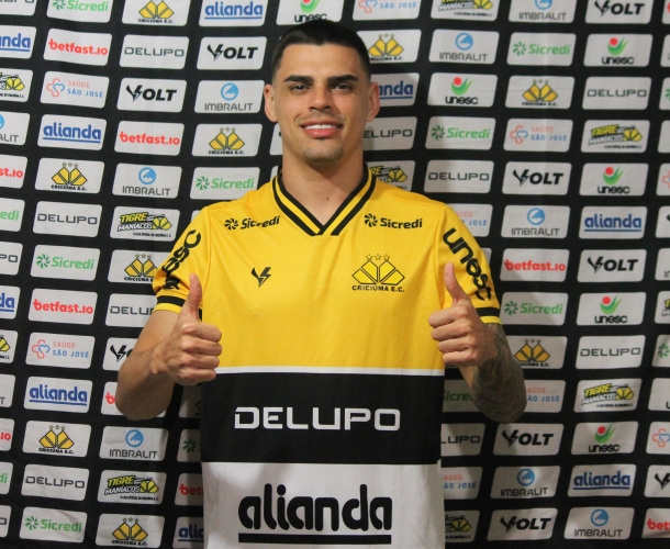 Tigre apresenta o meia-atacante Alexandre Tam