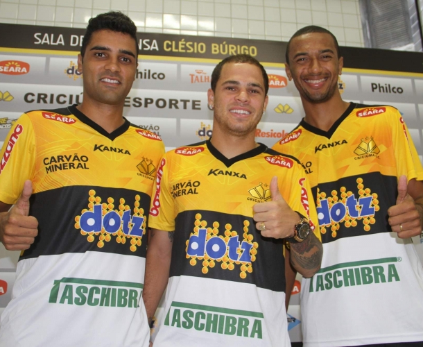 Tigre apresenta trio de reforços
