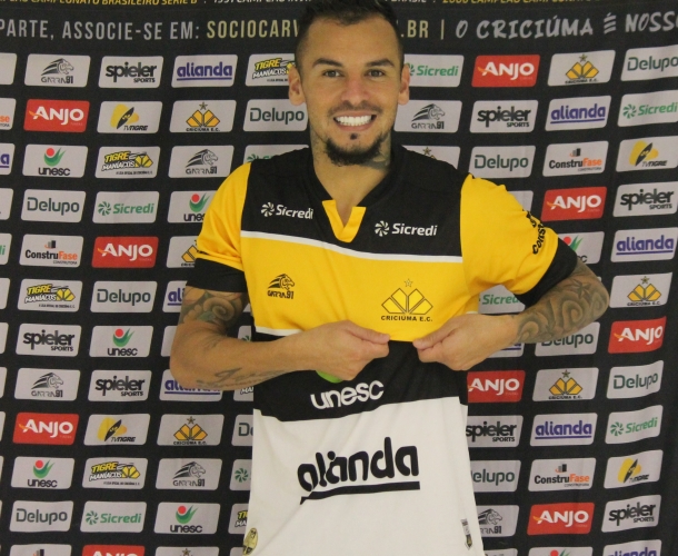 Tigre confirma a contratação do lateral Alemão