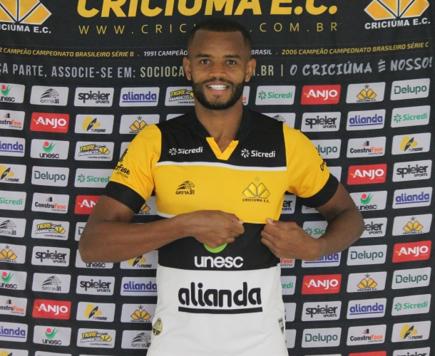 Tigre contrata o lateral-esquerdo Pedro Rosa