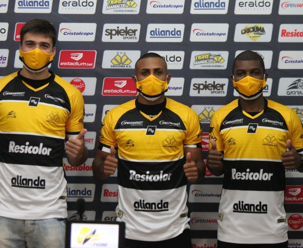 Tigre contrata volante, meia e atacante