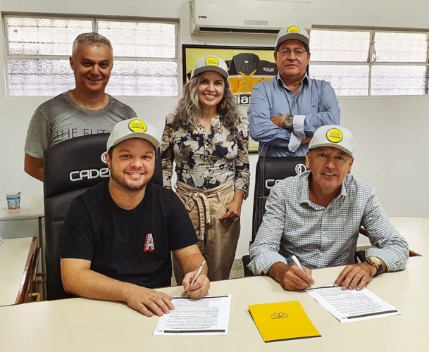 Tigre e Dugas Delivery renovam parceria