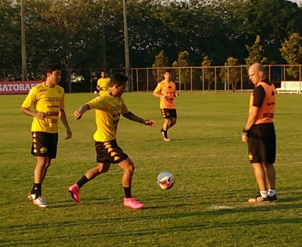 Tigre encara o América-MG