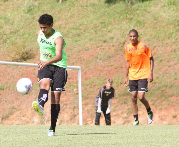 Tigre encara o Joinville