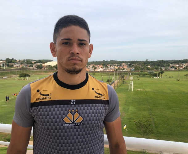 Tigre entra em acordo com defensor