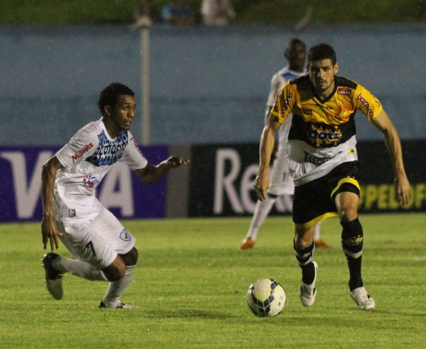 Tigre perde em Londrina