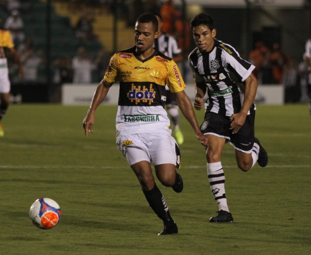 Tigre perde na estreia no quadrangular