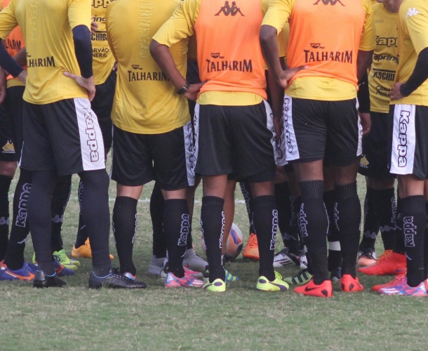 Tigre relaciona 21 jogadores para sexta-feira