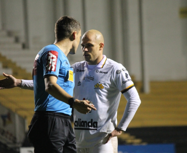 Tigre tem dois expulsos e empata com o Botafogo-PB