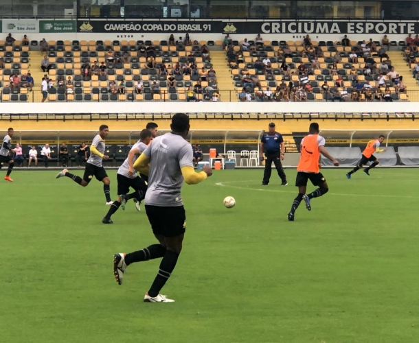 Tigre treina com a presença da torcida