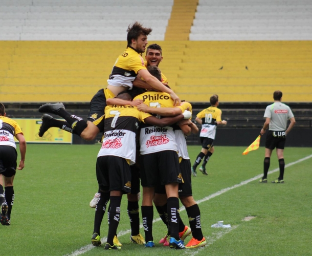 Tigre vence e fica a um passo do título estadual