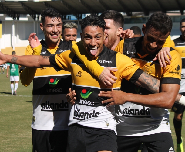 Tigre vence e segue no G4