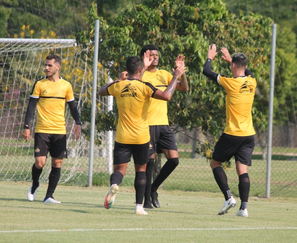 Tigre vence jogo-treino contra o Glória de Vacaria